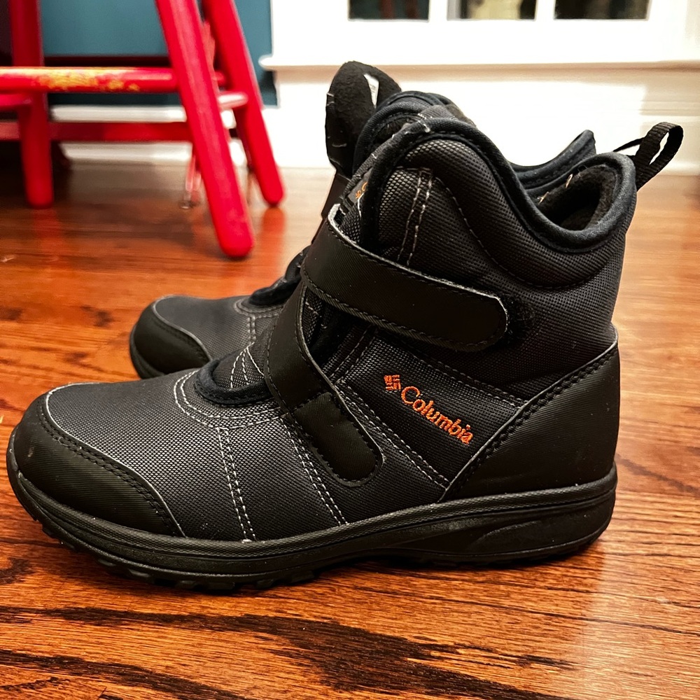 Columbia Fairbanks Youth winter boot. Size 6 Black